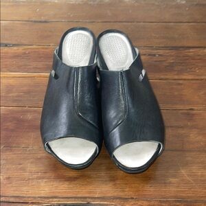 Tsubo Black Leather Mules